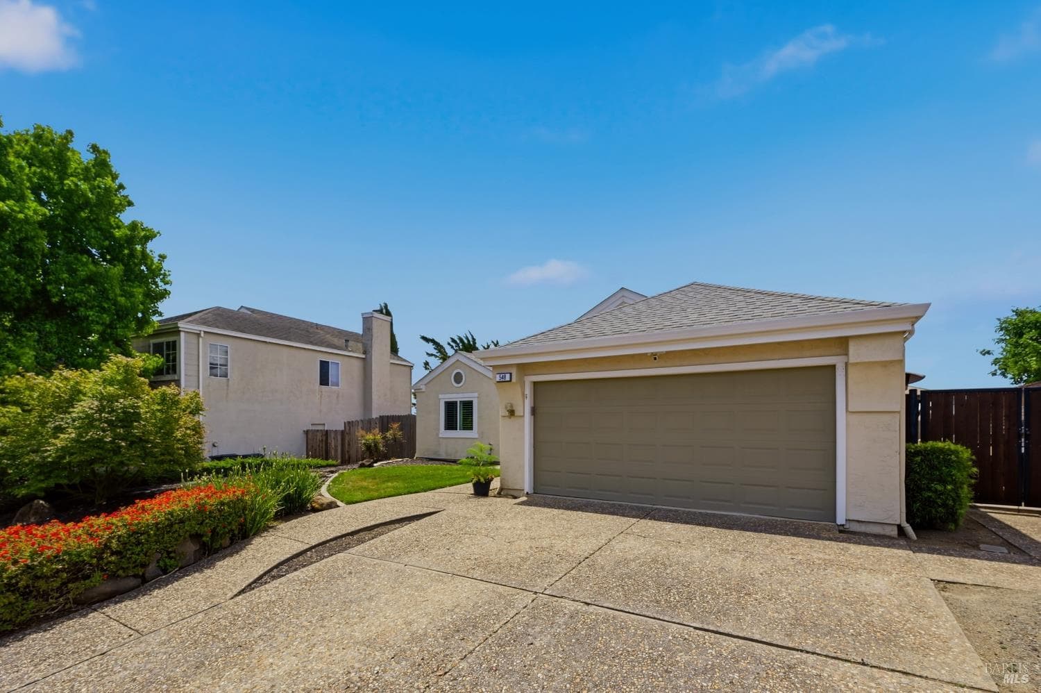 548 Gardenia Court thumbnail 3