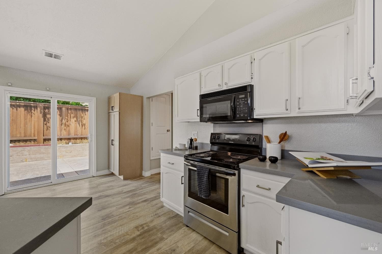 548 Gardenia Court thumbnail 18