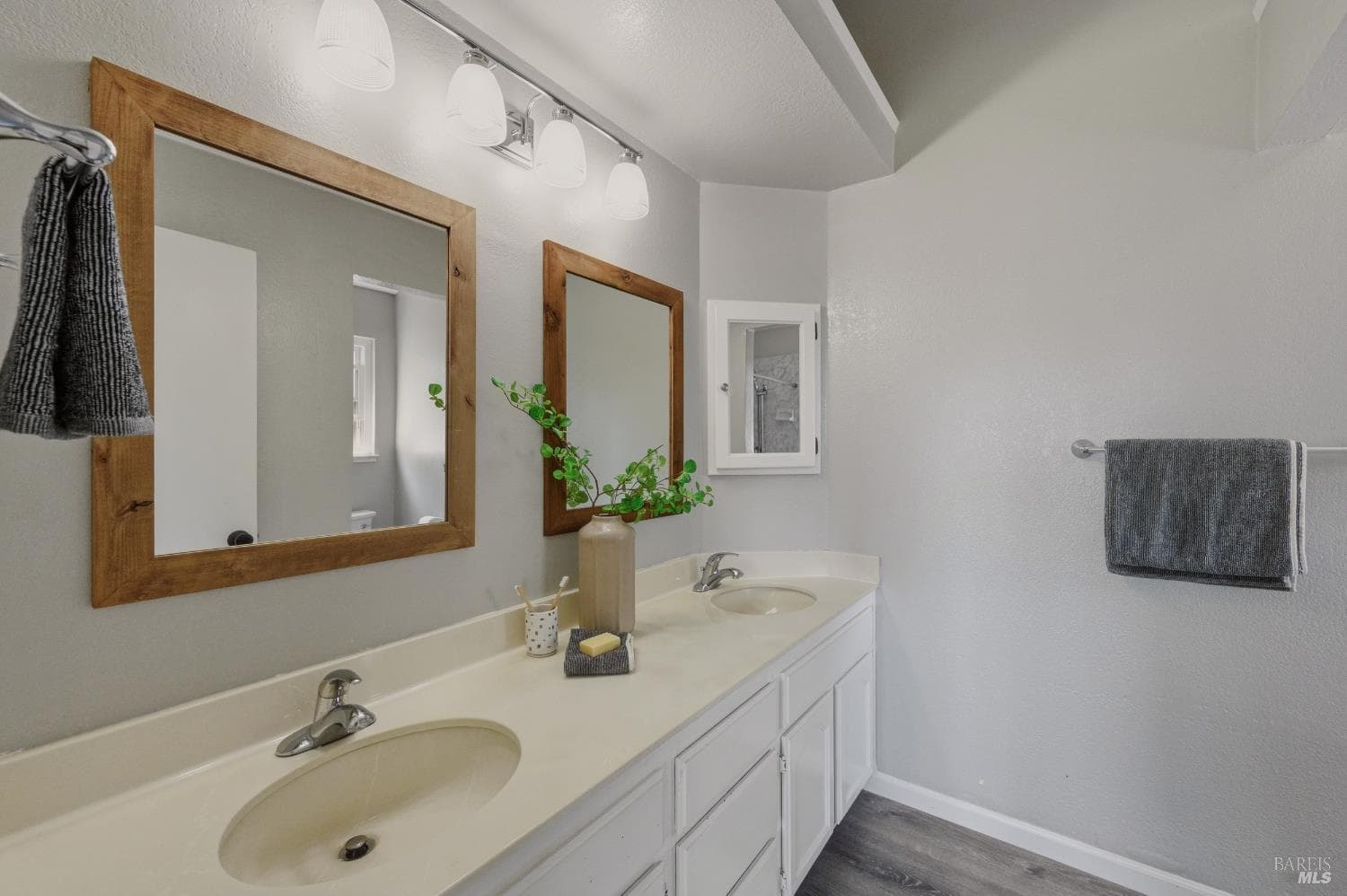 548 Gardenia Court thumbnail 23