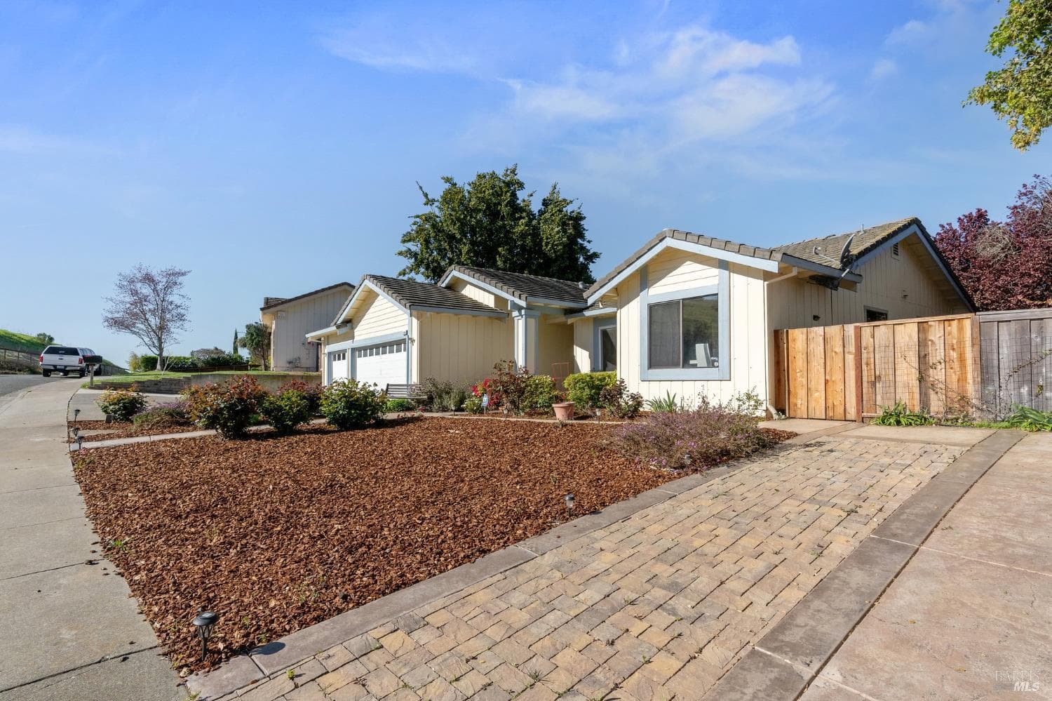 2209 Ascot Parkway thumbnail 3