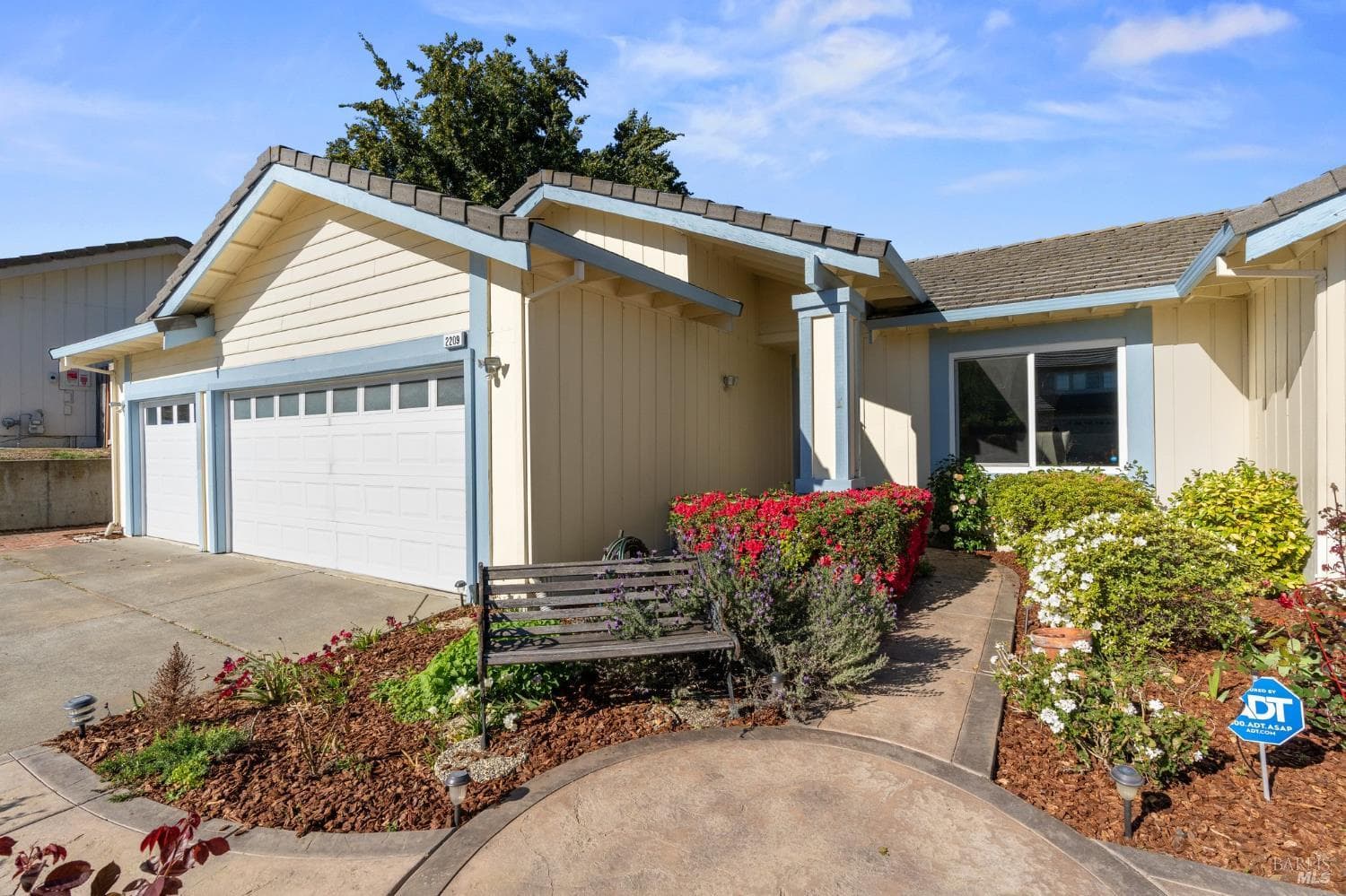 2209 Ascot Parkway thumbnail 4