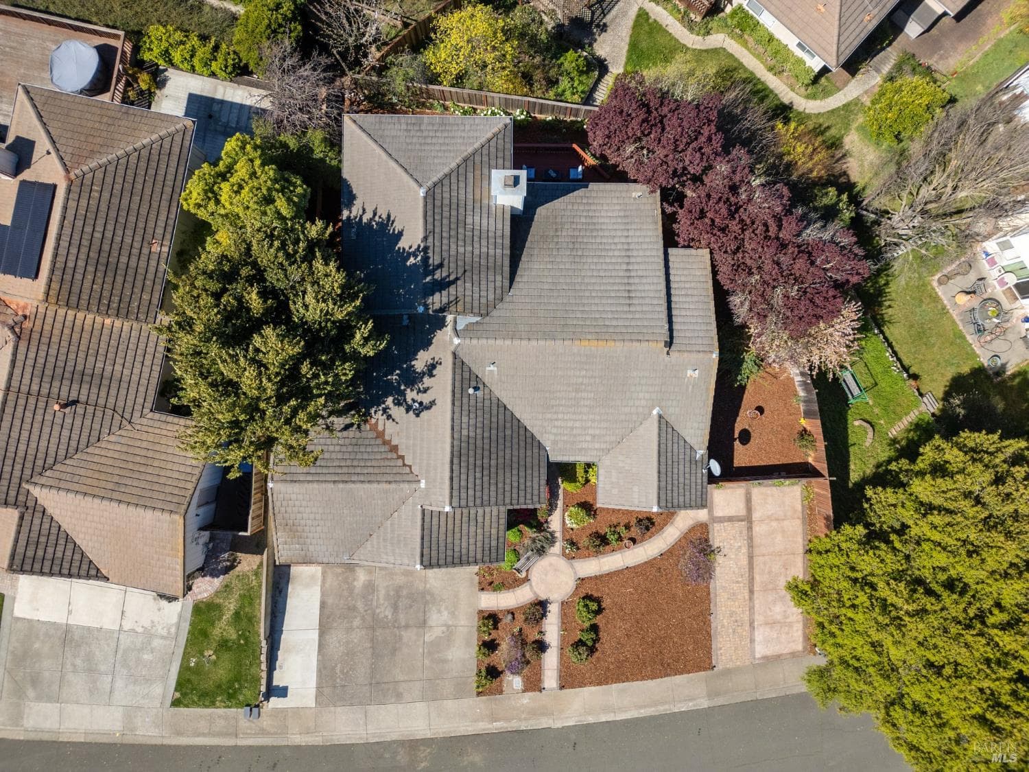 2209 Ascot Parkway thumbnail 5