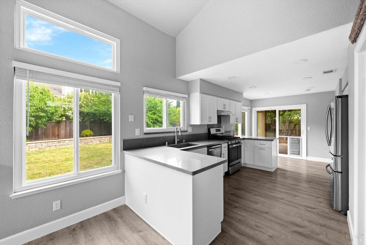 1106 Peppertree Court thumbnail 12