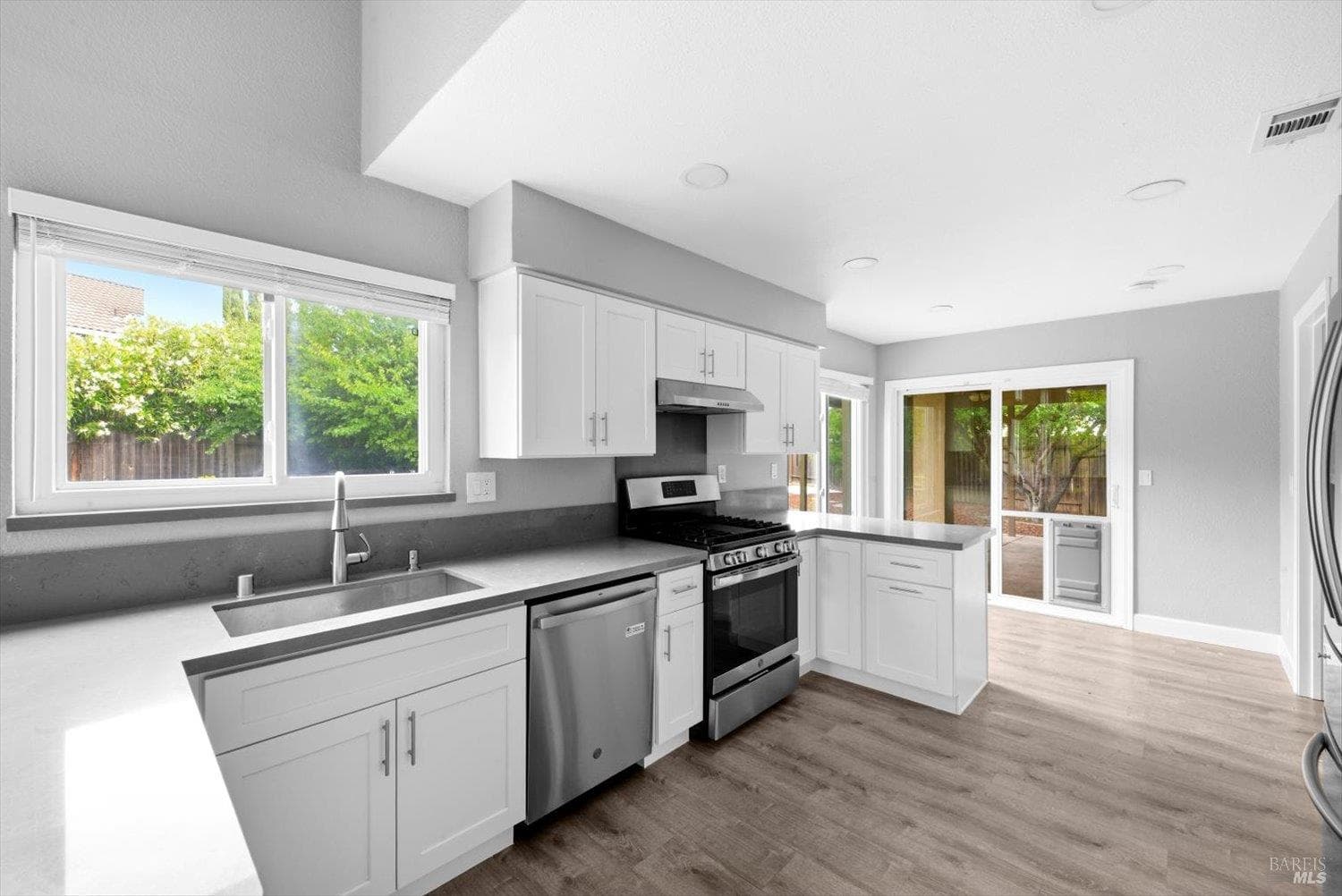 1106 Peppertree Court thumbnail 15