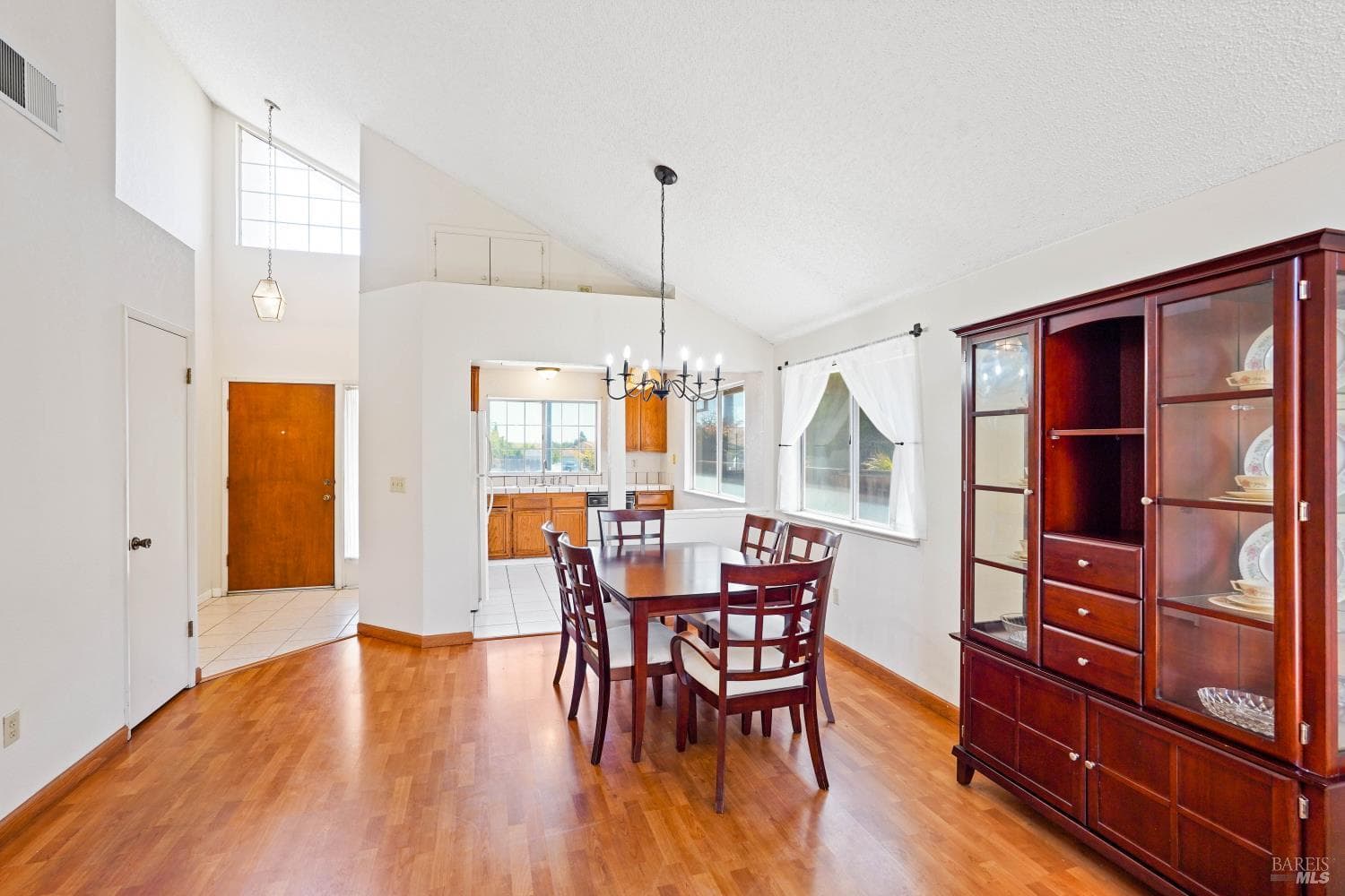 1068 MISSION Circle thumbnail 5