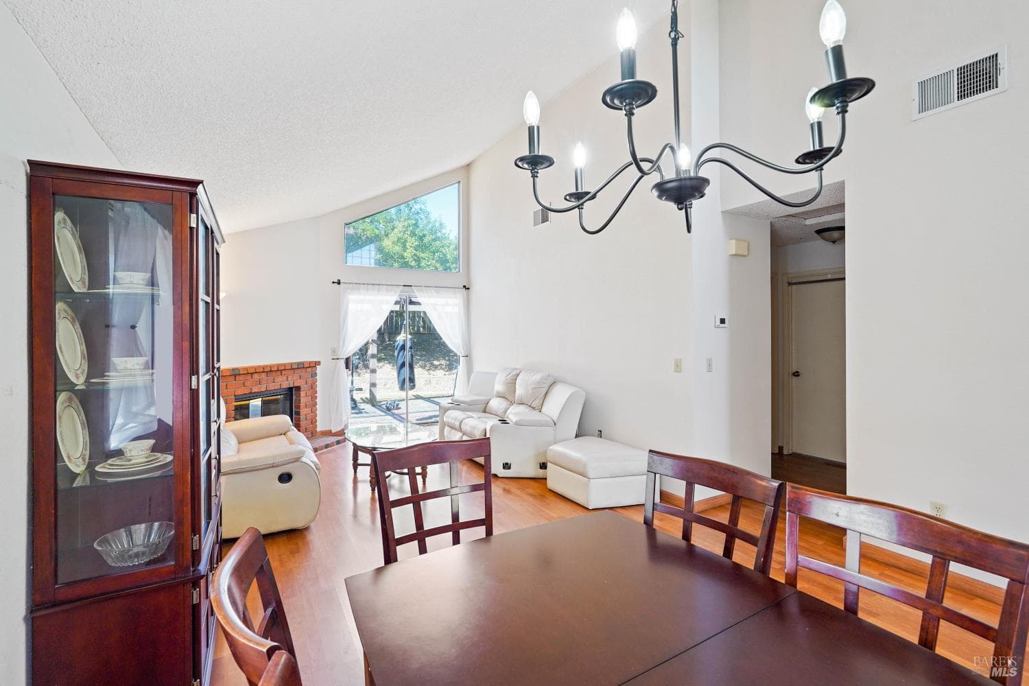 1068 MISSION Circle thumbnail 7