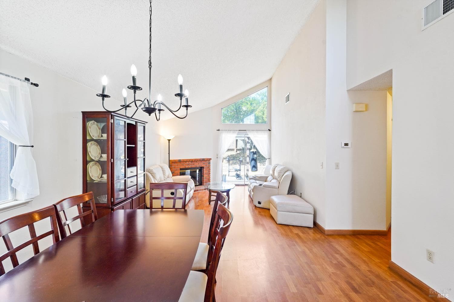 1068 MISSION Circle thumbnail 14