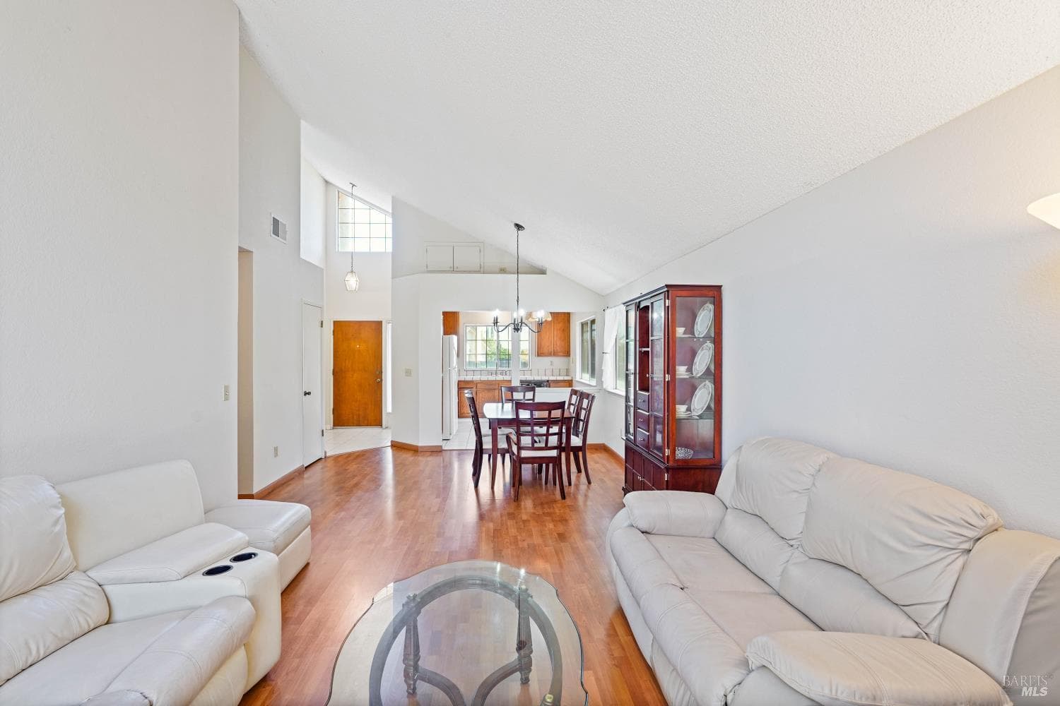 1068 MISSION Circle thumbnail 17