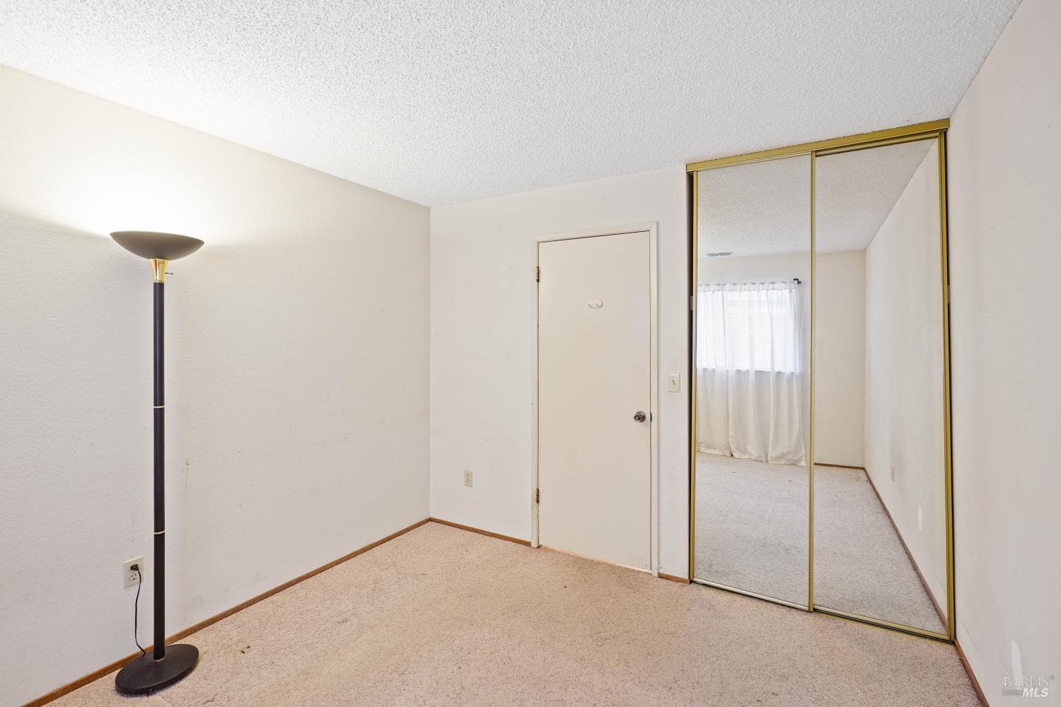 1068 MISSION Circle thumbnail 27