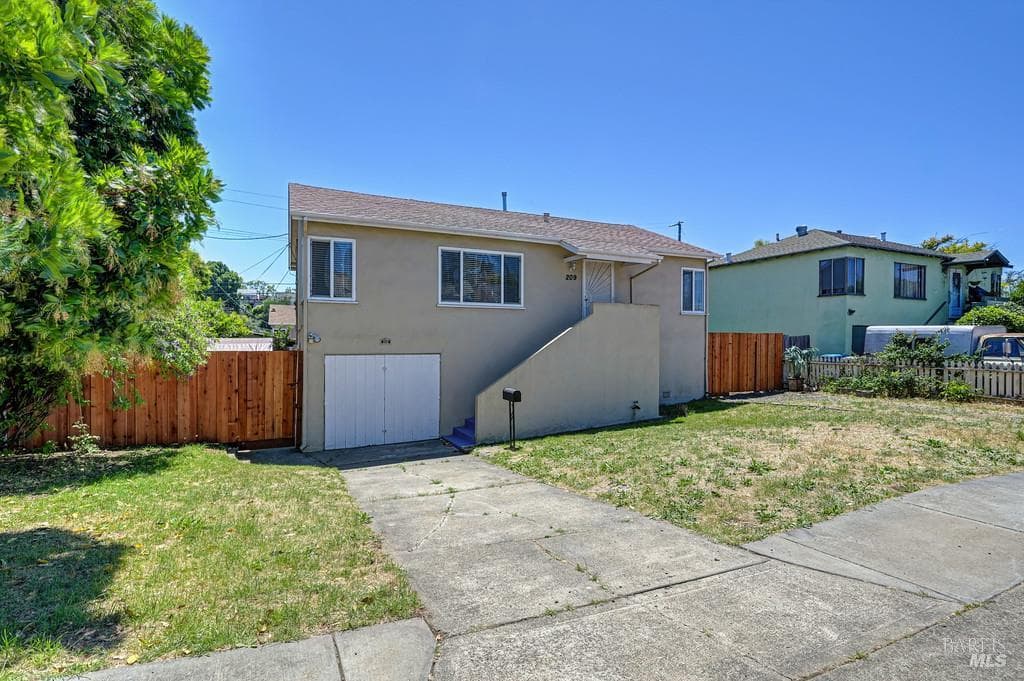 209 Alhambra Avenue — photo 1