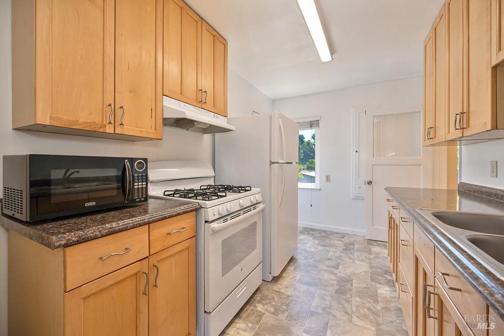 209 Alhambra Avenue thumbnail 10
