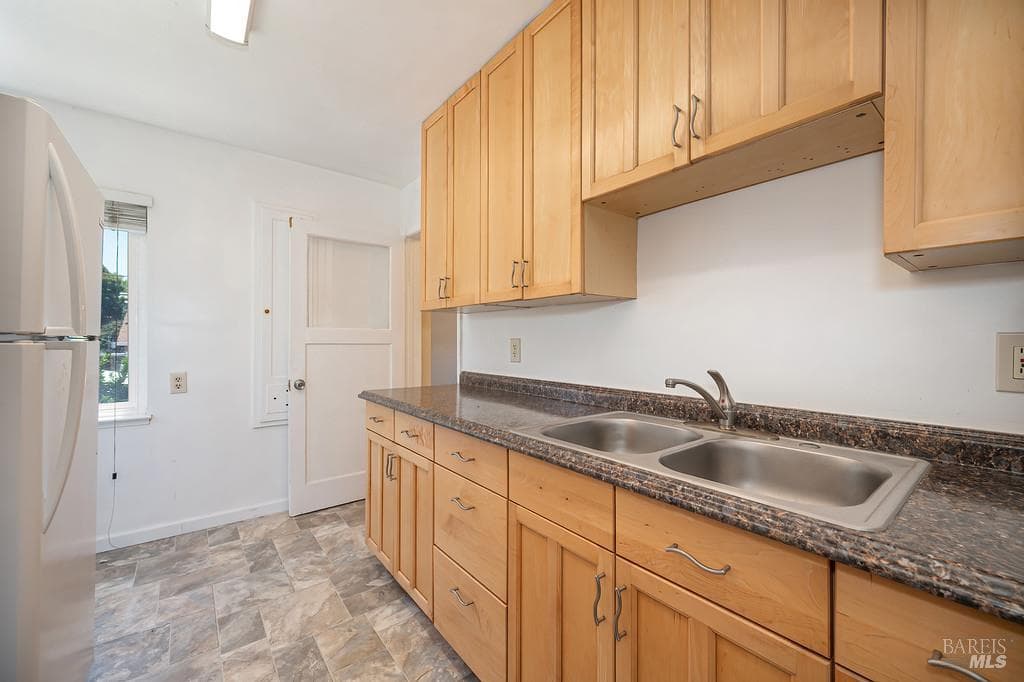 209 Alhambra Avenue thumbnail 11