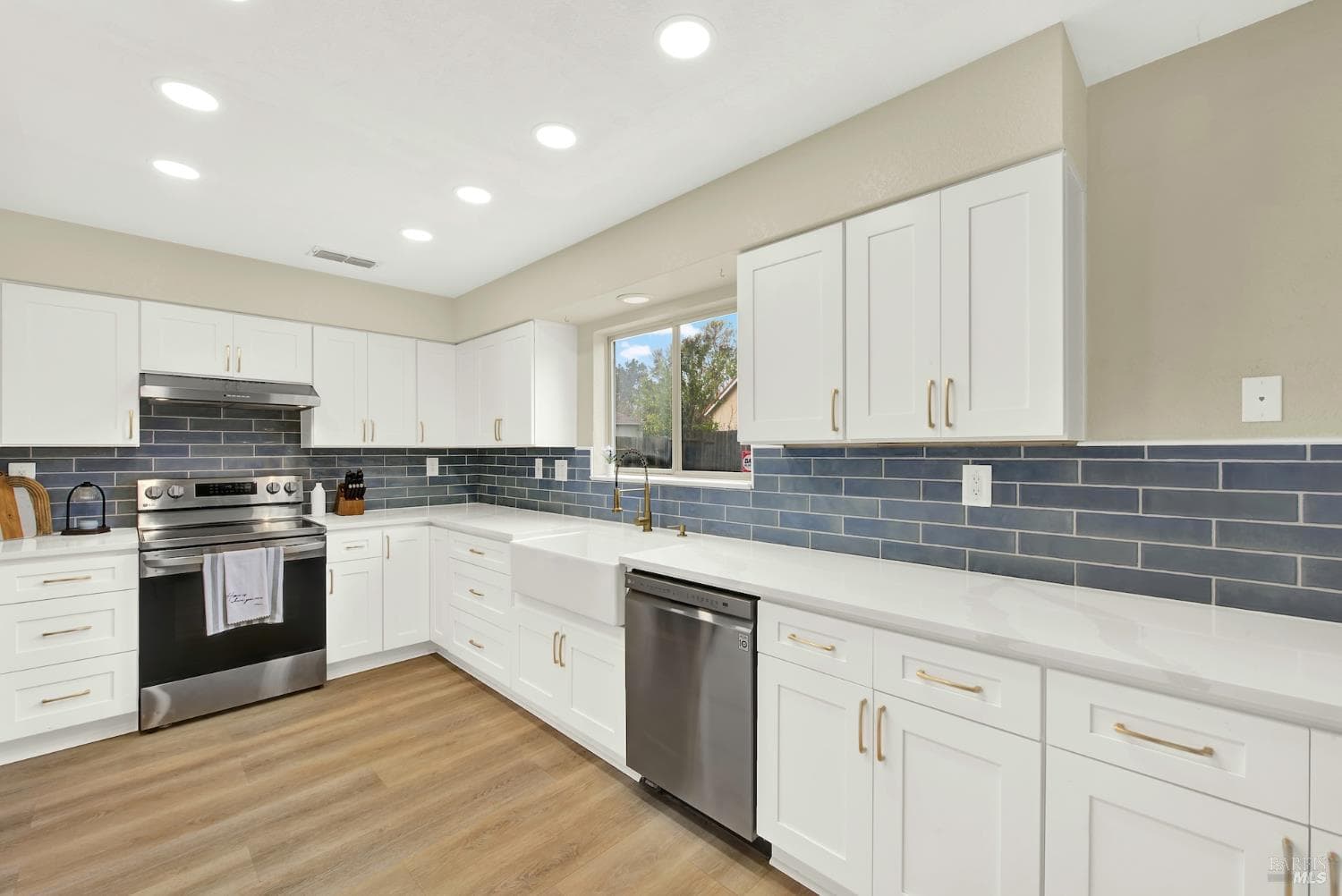 1106 Charter Lane thumbnail 4