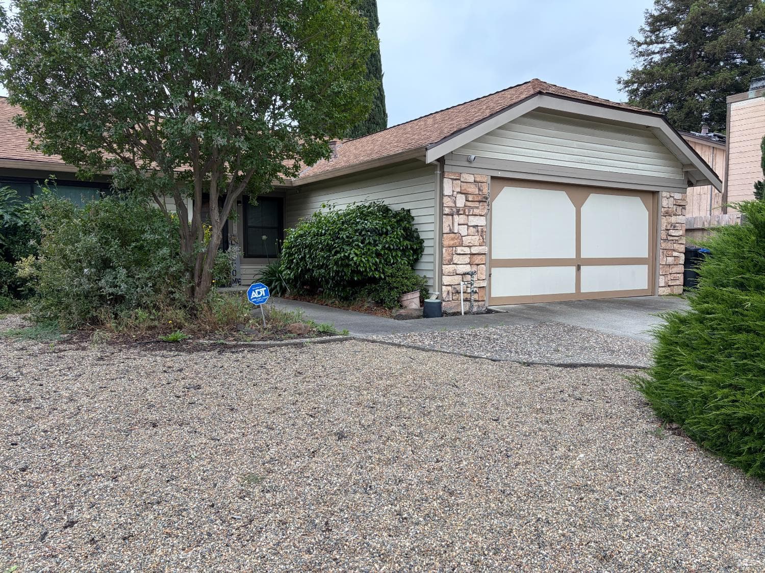 1347 Lois Lane — photo 1